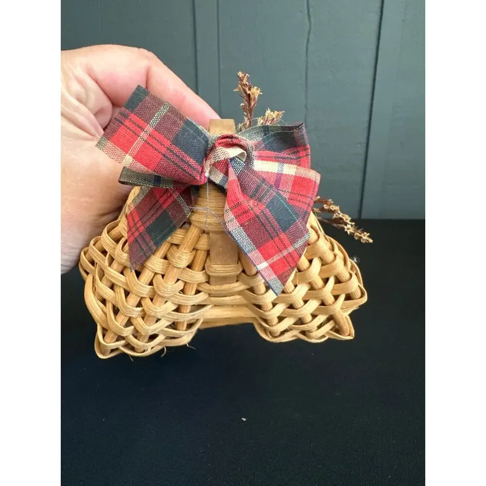 Vintage Mini Hand Woven Splint Gathering Primitive Buttocks Basket Miniature